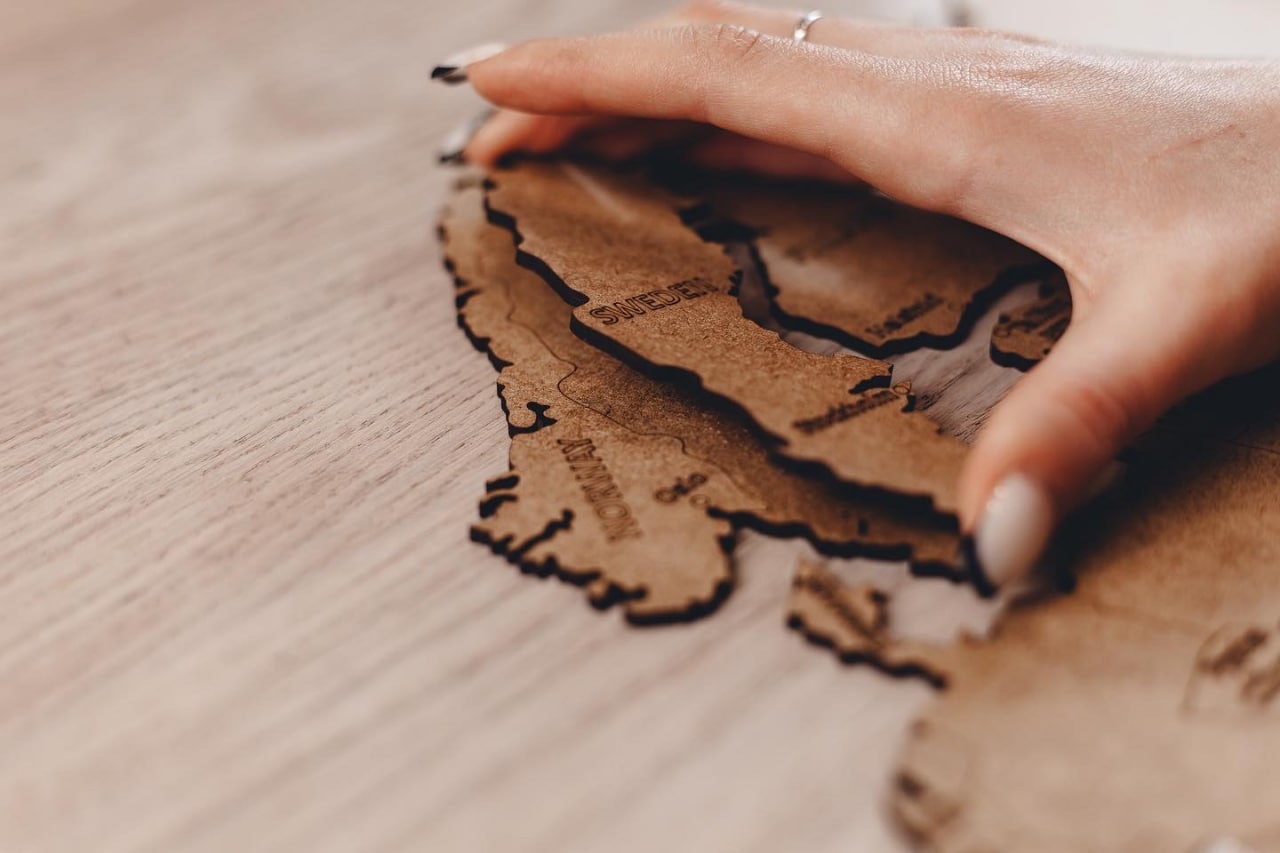 Large Wooden World Map - DIY Wooden Wall Decoration (110 Pieces)