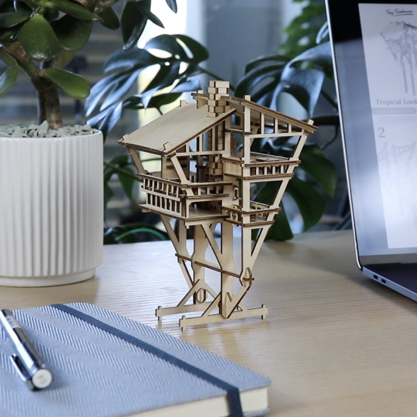 Tiny Treehouses - Tropical Lookout